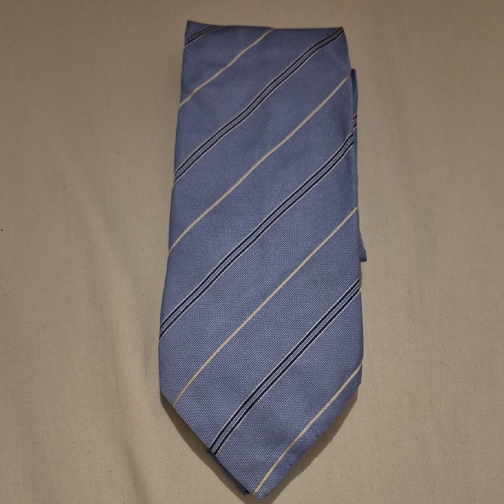 Banana Republic Light Blue and Cream Striped Tie